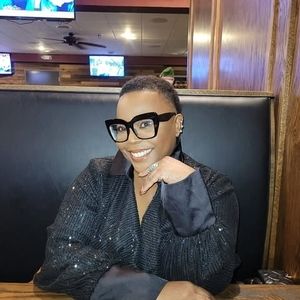 Meet your Posher, Antoinette